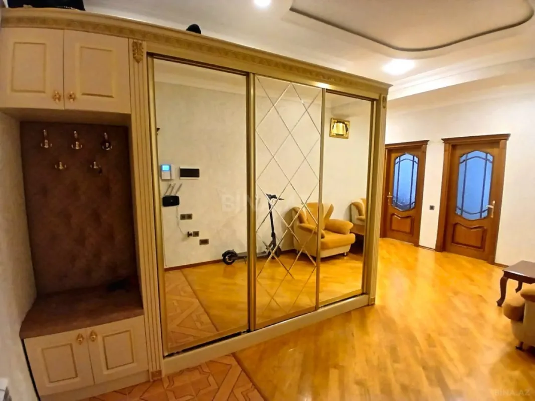 Satılır 3 otaqlı mənzil 124 m²