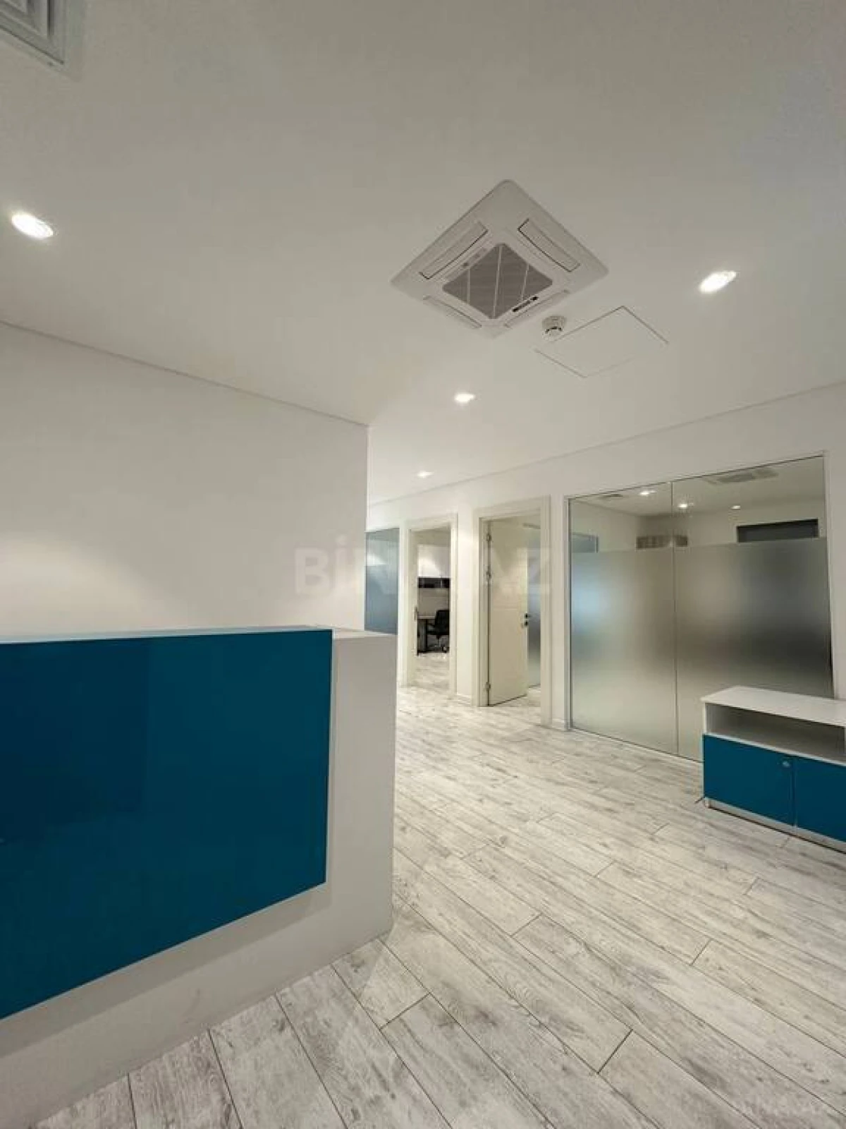Kirayə verilir 4 otaqlı ofis 120 m²