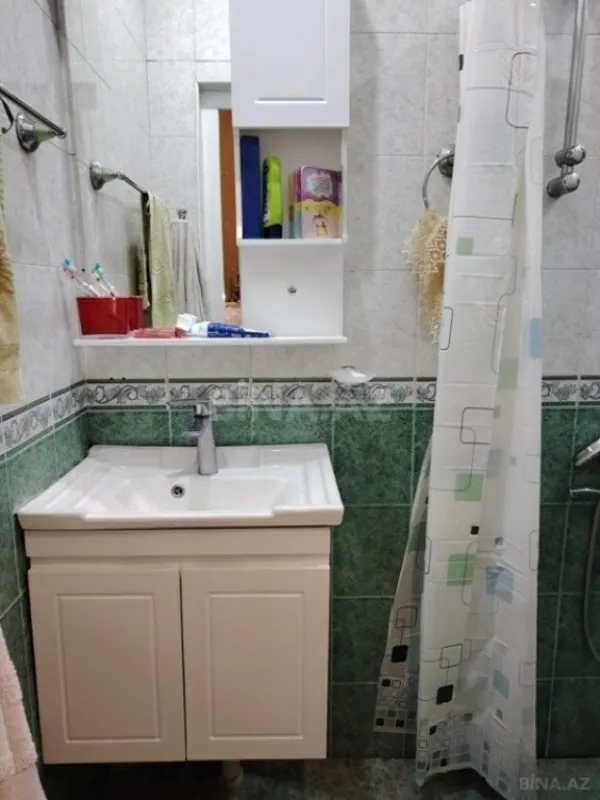 Satılır 5 otaqlı mənzil 120 m²