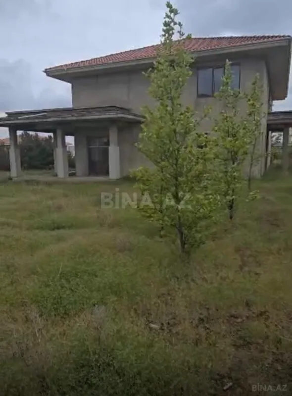 Satılır 8 otaqlı həyət evi 405 m²