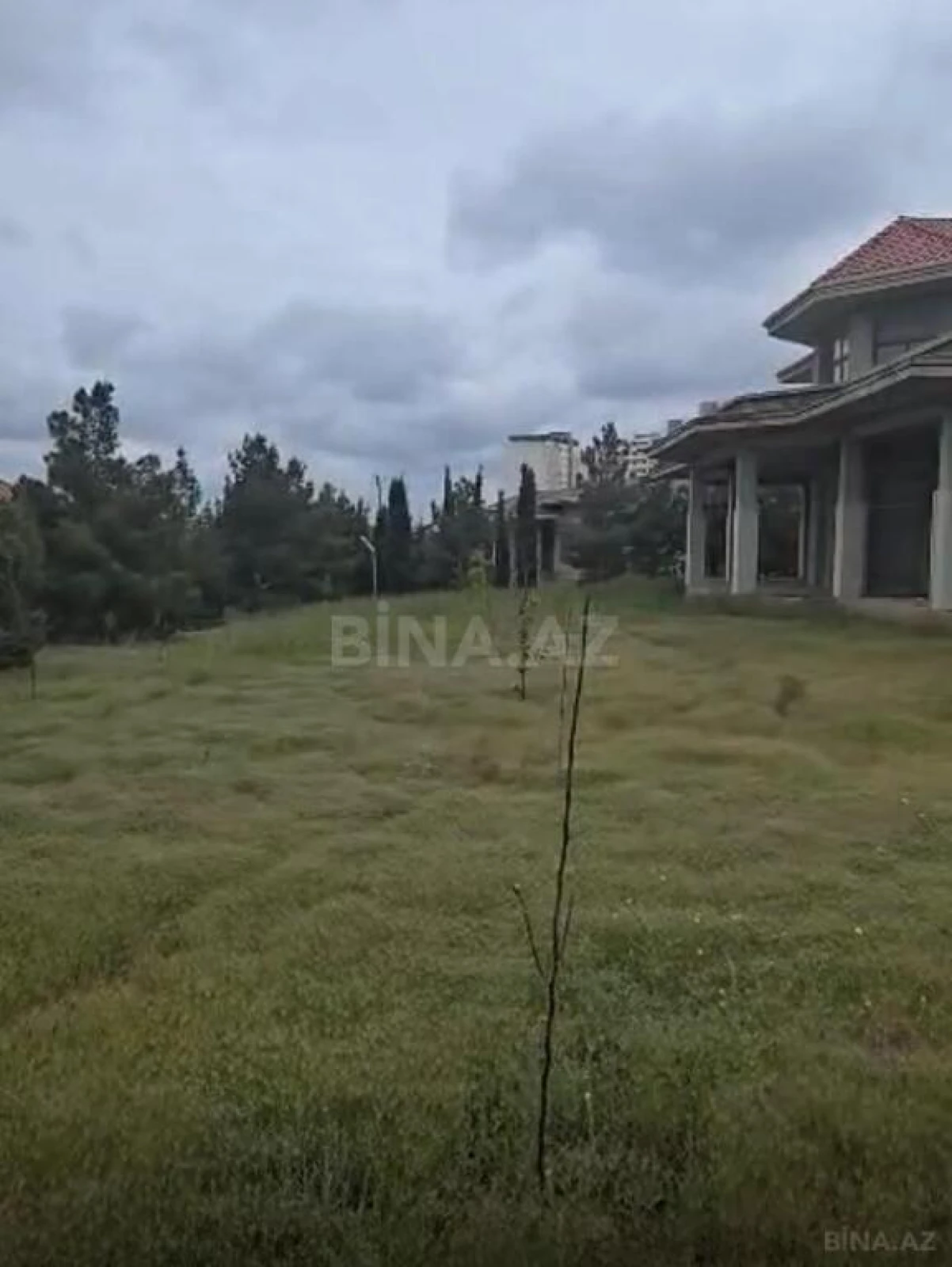 Satılır 8 otaqlı həyət evi 405 m²