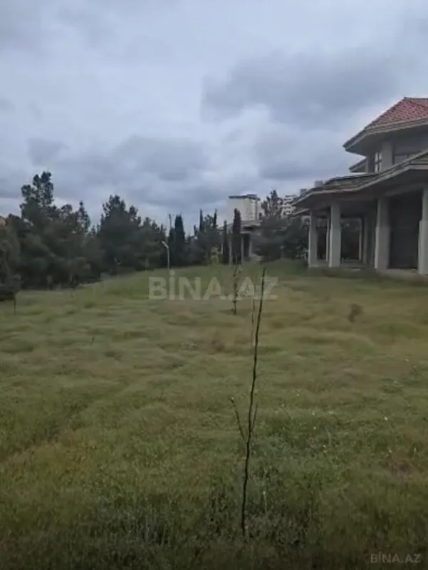 Satılır 8 otaqlı həyət evi 405 m²