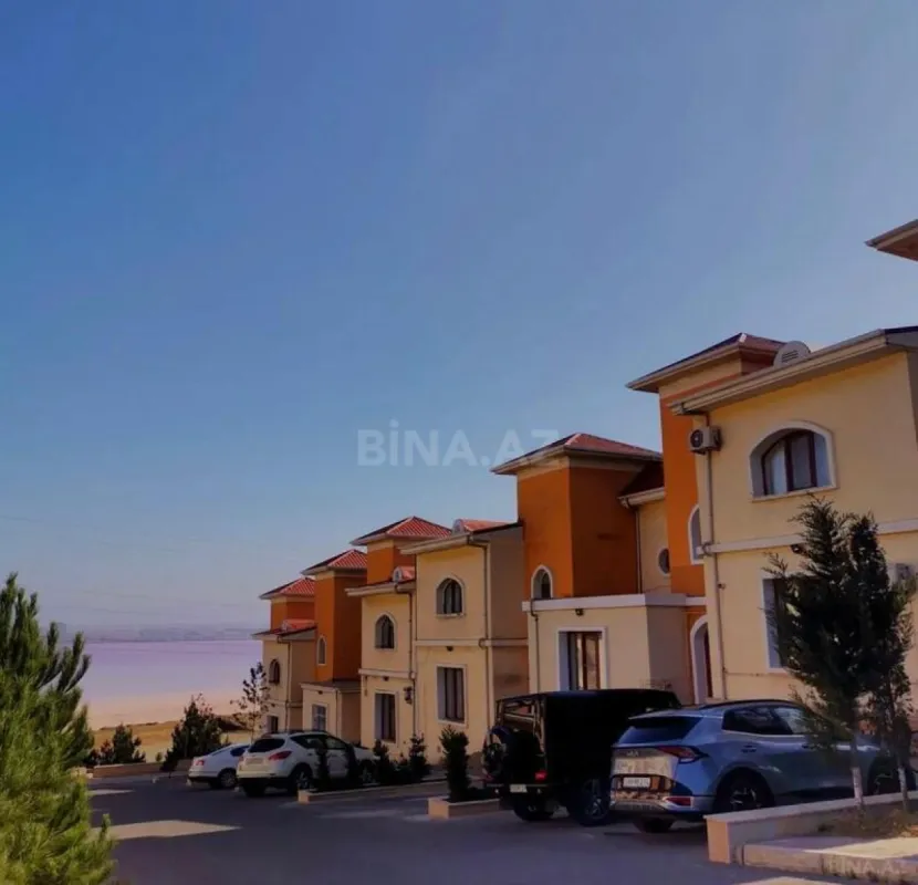 Satılır 8 otaqlı həyət evi 405 m²