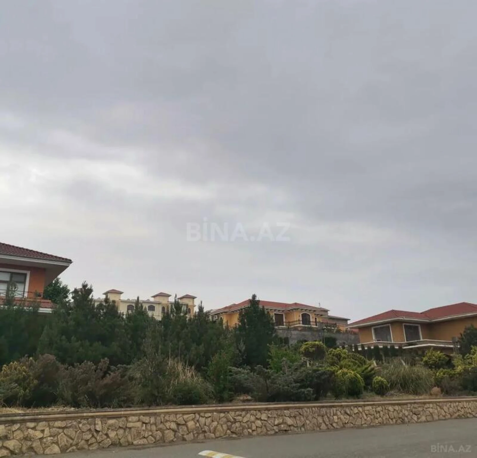 Satılır 8 otaqlı həyət evi 405 m²