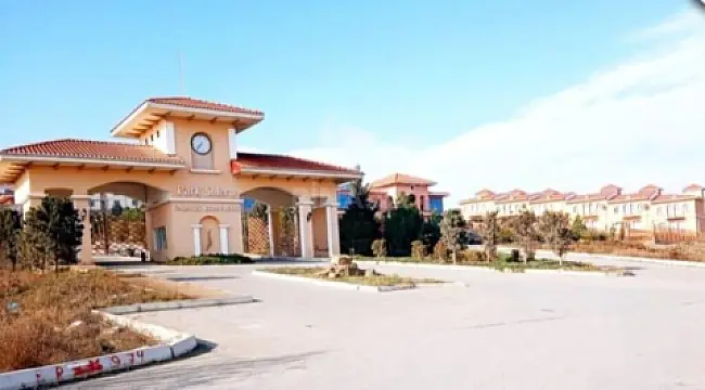 Satılır 8 otaqlı həyət evi 405 m²