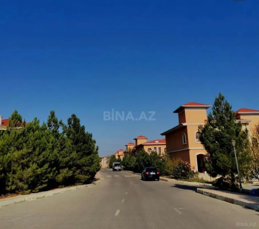 Satılır 8 otaqlı həyət evi 405 m²