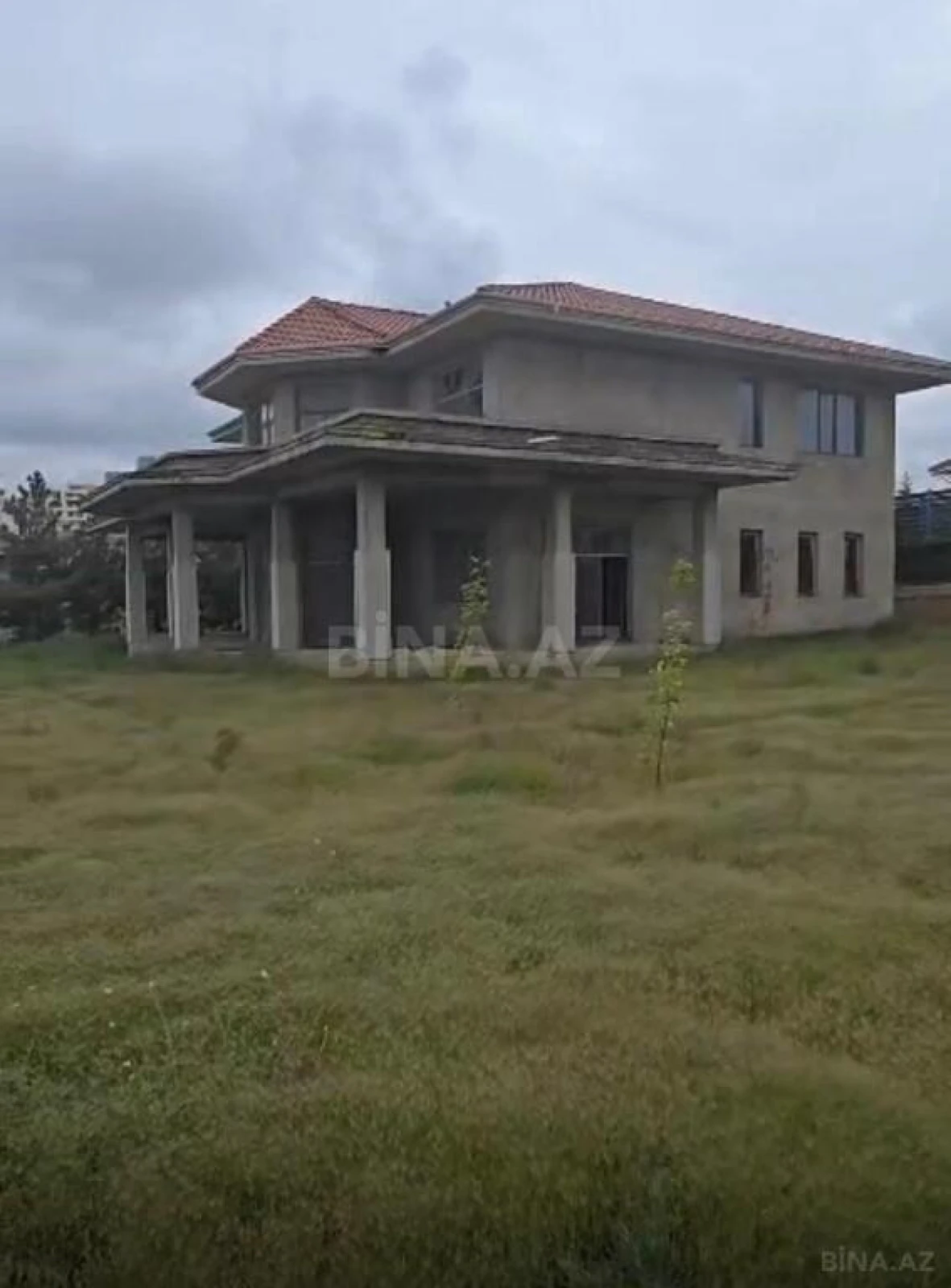 Satılır 8 otaqlı həyət evi 405 m²