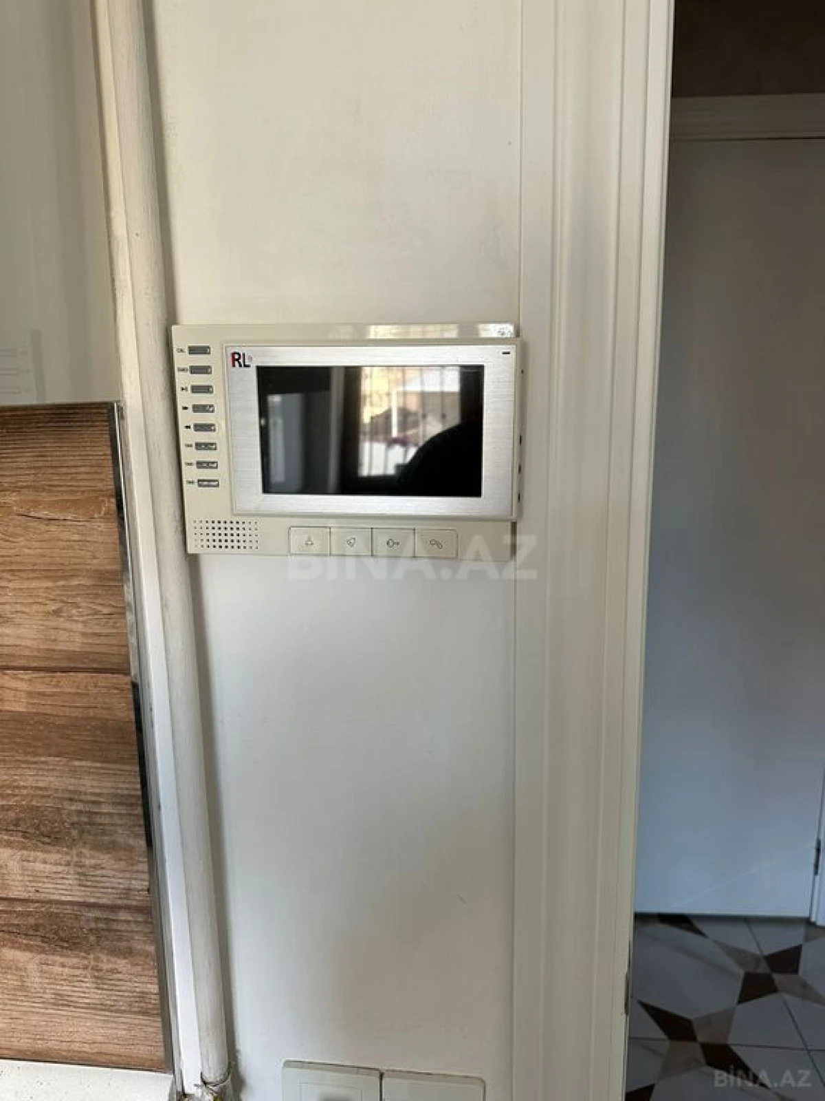 Satılır 4 otaqlı mənzil 145 m²