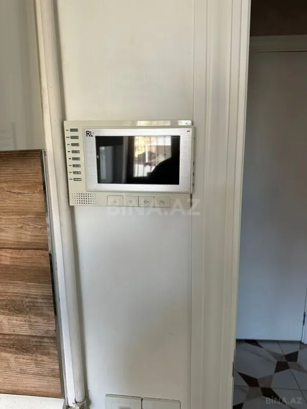 Satılır 4 otaqlı mənzil 145 m²