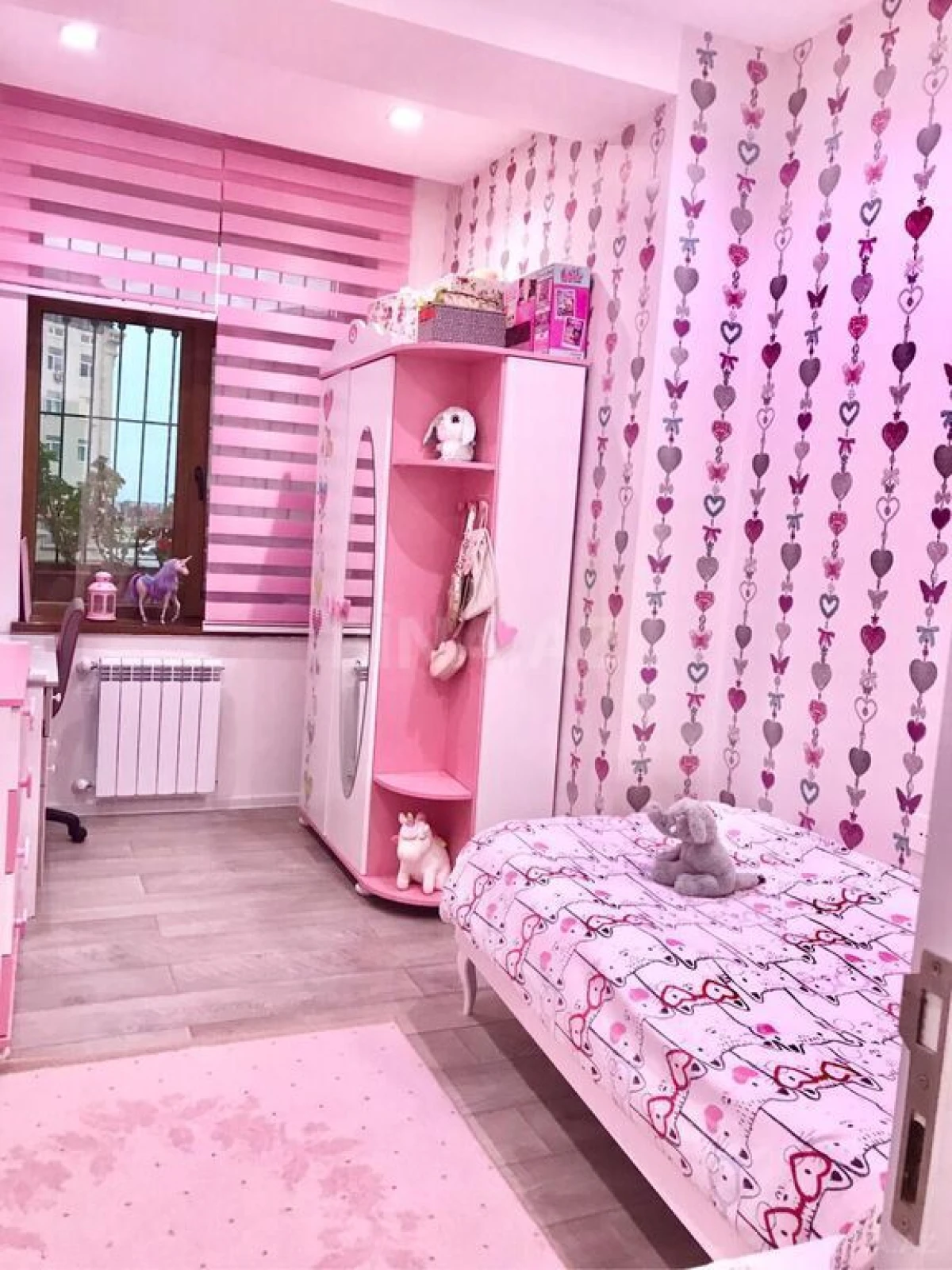 Satılır 4 otaqlı mənzil 145 m²