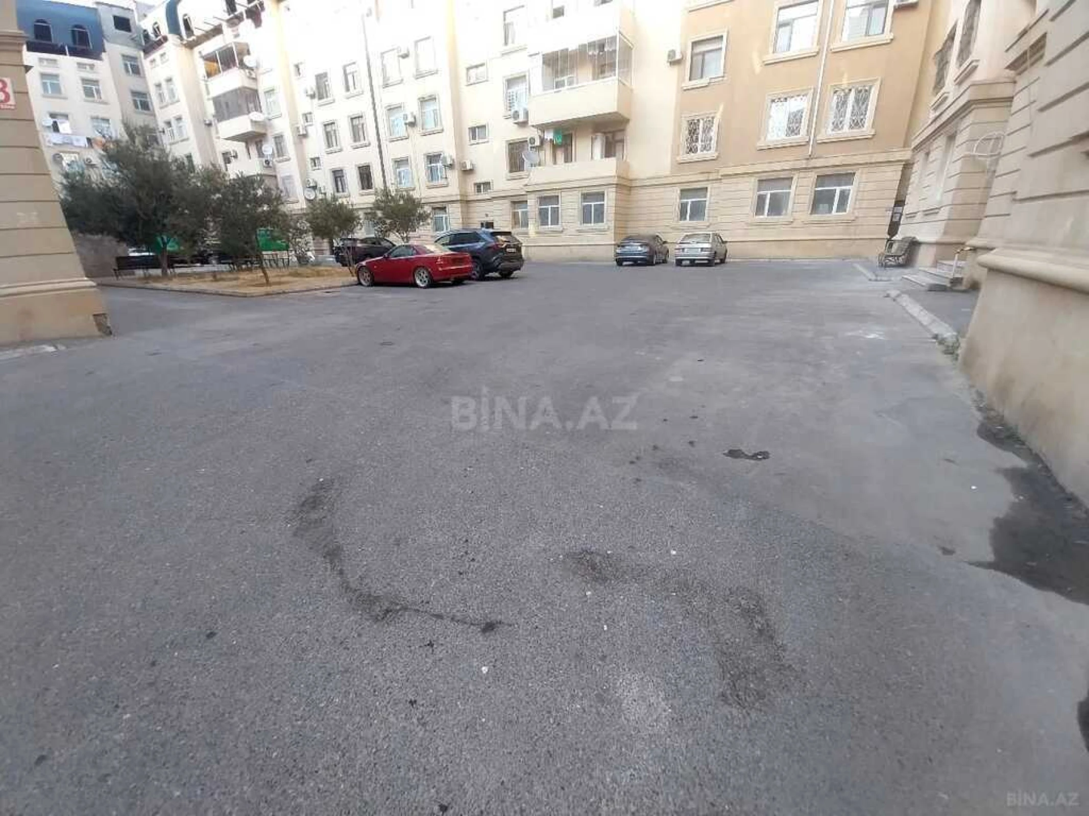 Satılır 4 otaqlı mənzil 145 m²