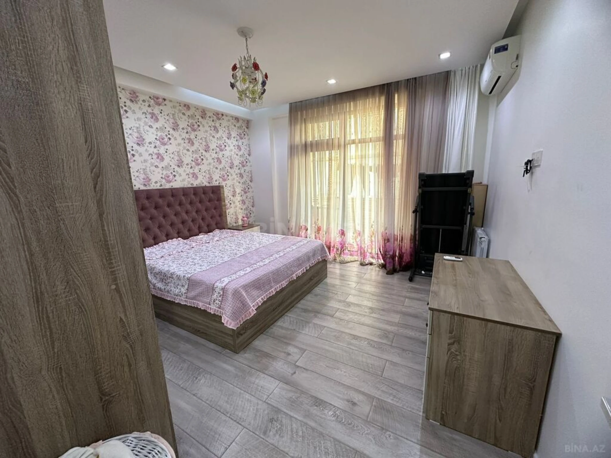 Satılır 4 otaqlı mənzil 145 m²