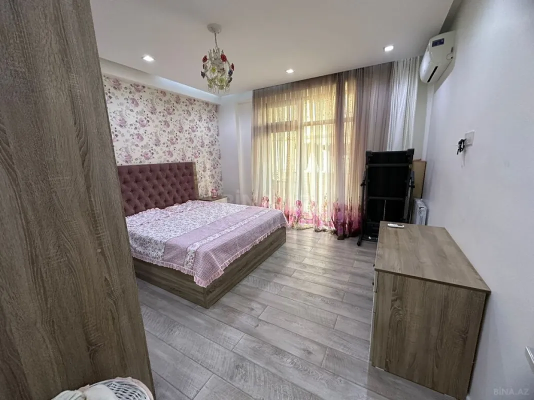 Satılır 4 otaqlı mənzil 145 m²