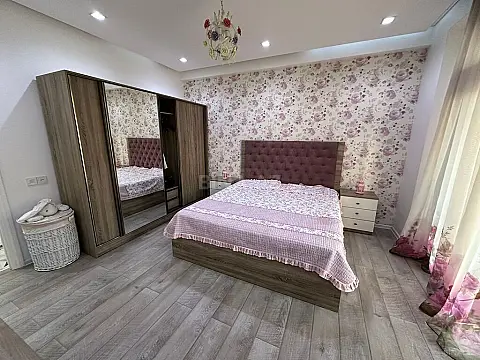 Satılır 4 otaqlı mənzil 145 m²