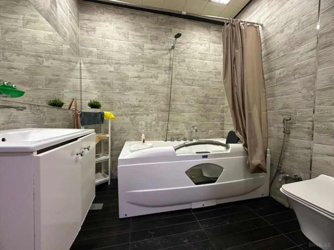 Satılır 4 otaqlı mənzil 145 m²