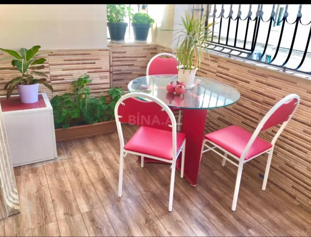 Satılır 4 otaqlı mənzil 145 m²