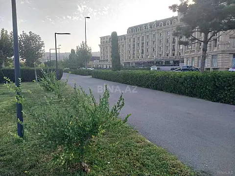 Satılır 4 otaqlı mənzil 145 m²