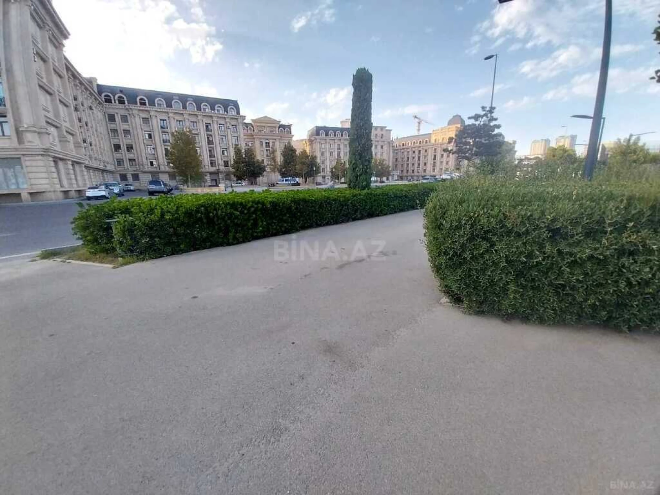 Satılır 4 otaqlı mənzil 145 m²