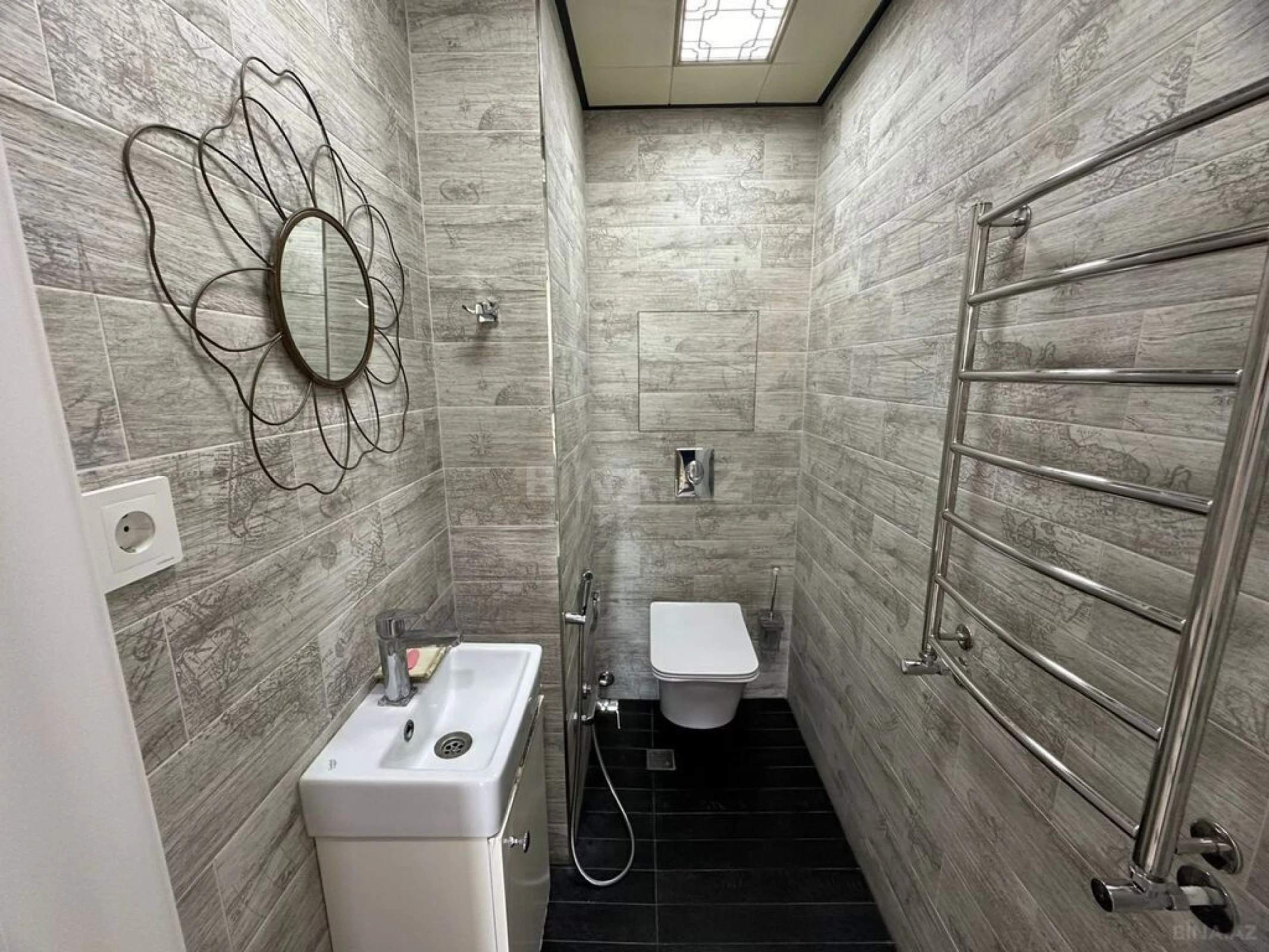 Satılır 4 otaqlı mənzil 145 m²