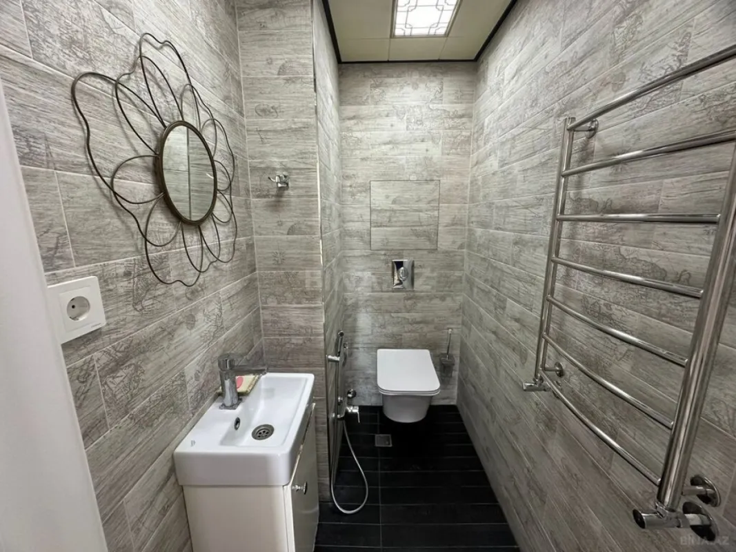 Satılır 4 otaqlı mənzil 145 m²