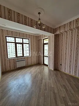 Satılır 4 otaqlı mənzil 135 m²