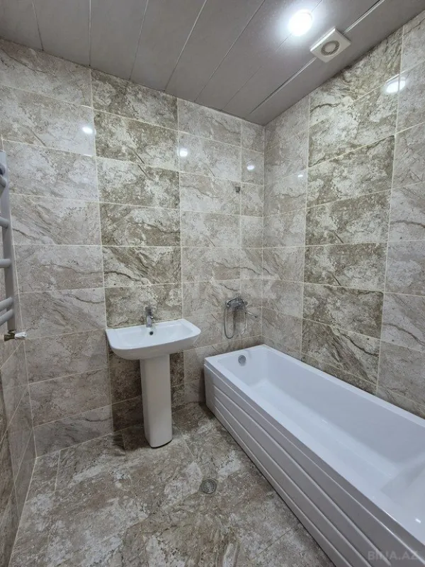 Satılır 4 otaqlı mənzil 135 m²