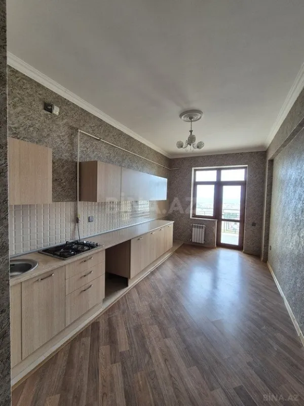 Satılır 4 otaqlı mənzil 135 m²