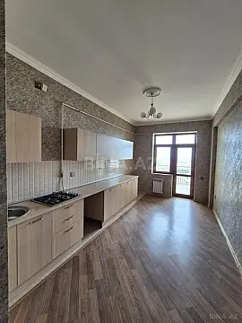 Satılır 4 otaqlı mənzil 135 m²