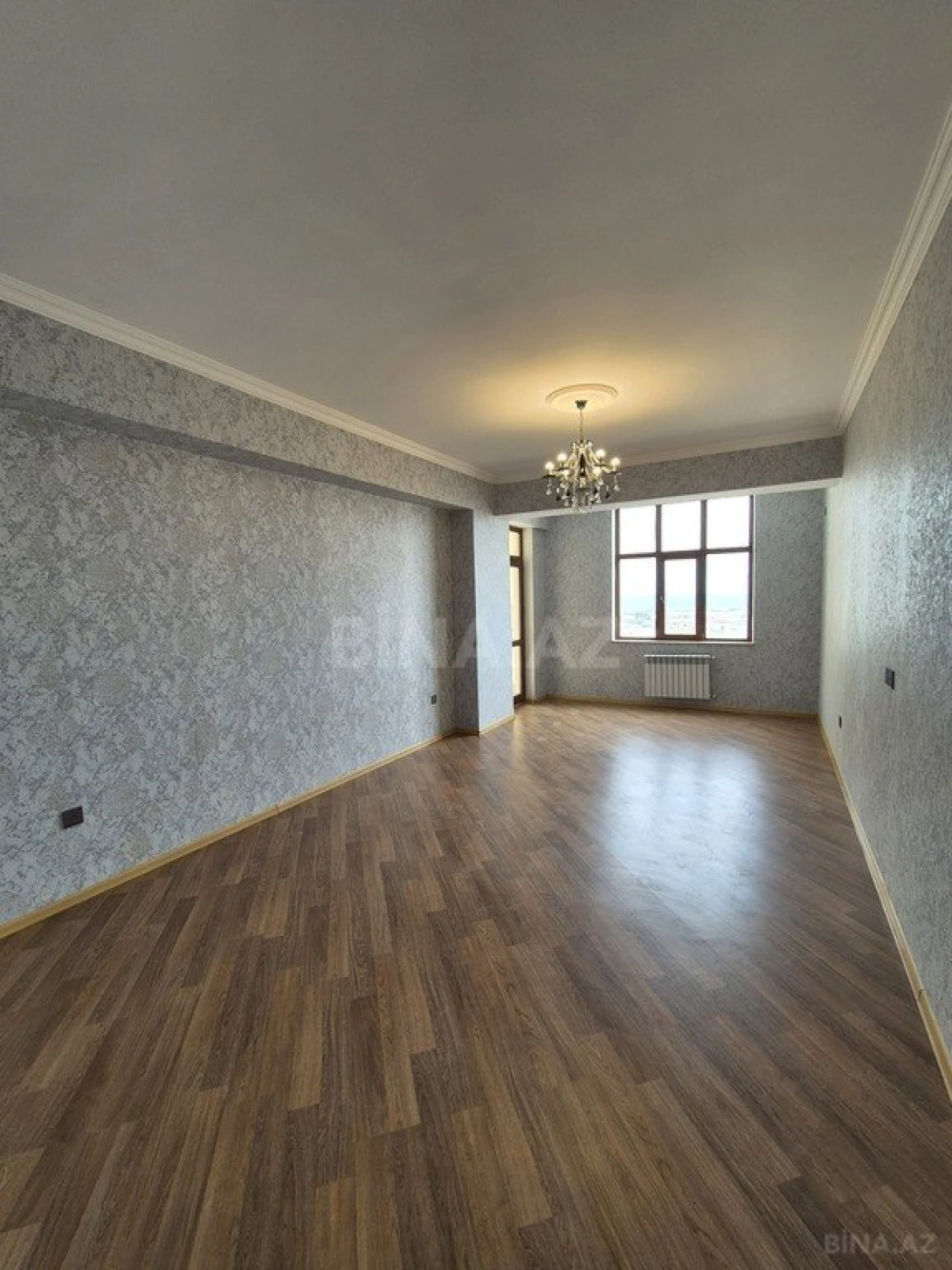 Satılır 4 otaqlı mənzil 135 m²