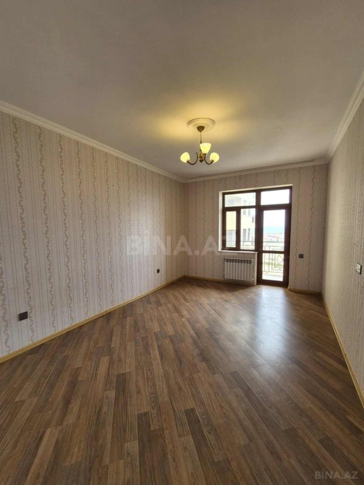 Satılır 4 otaqlı mənzil 135 m²