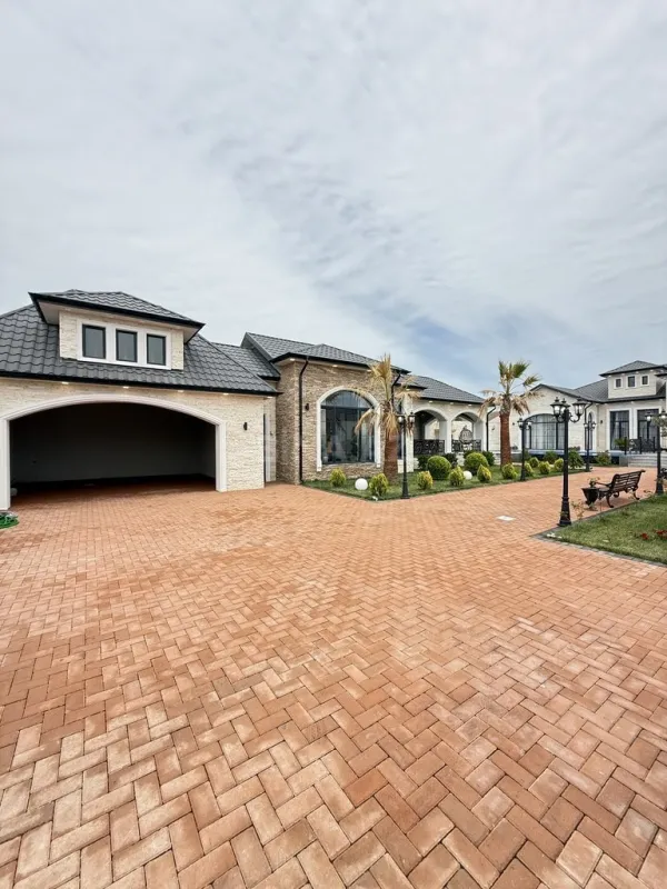 Satılır 5 otaqlı həyət evi 400 m²