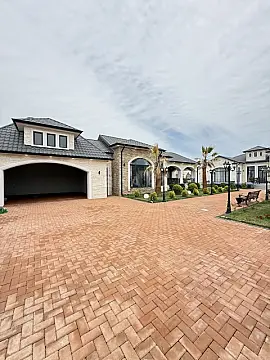 Satılır 5 otaqlı həyət evi 400 m²