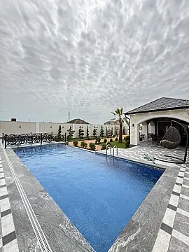 Satılır 5 otaqlı həyət evi 400 m²