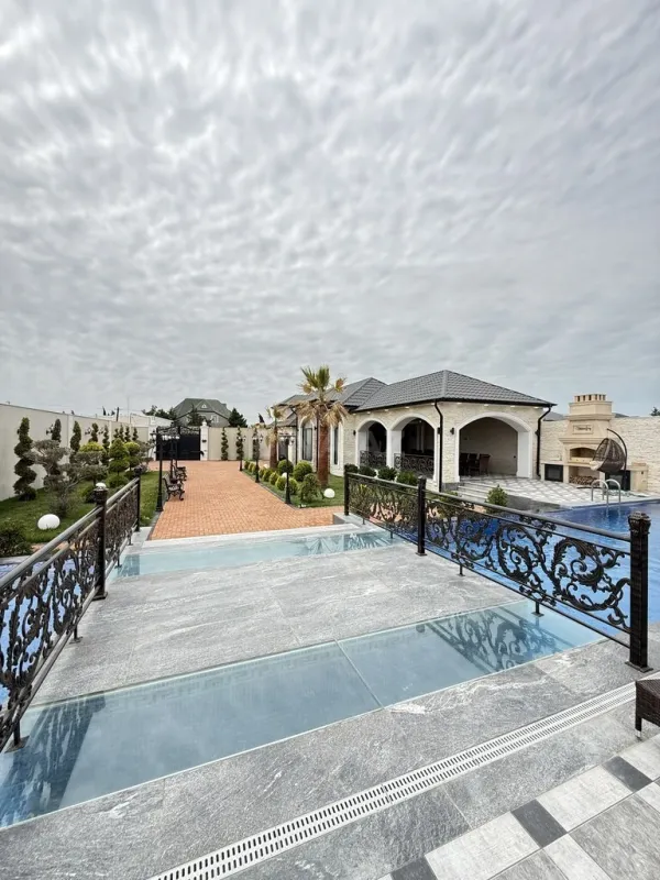 Satılır 5 otaqlı həyət evi 400 m²