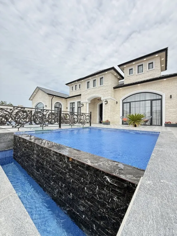 Satılır 5 otaqlı həyət evi 400 m²