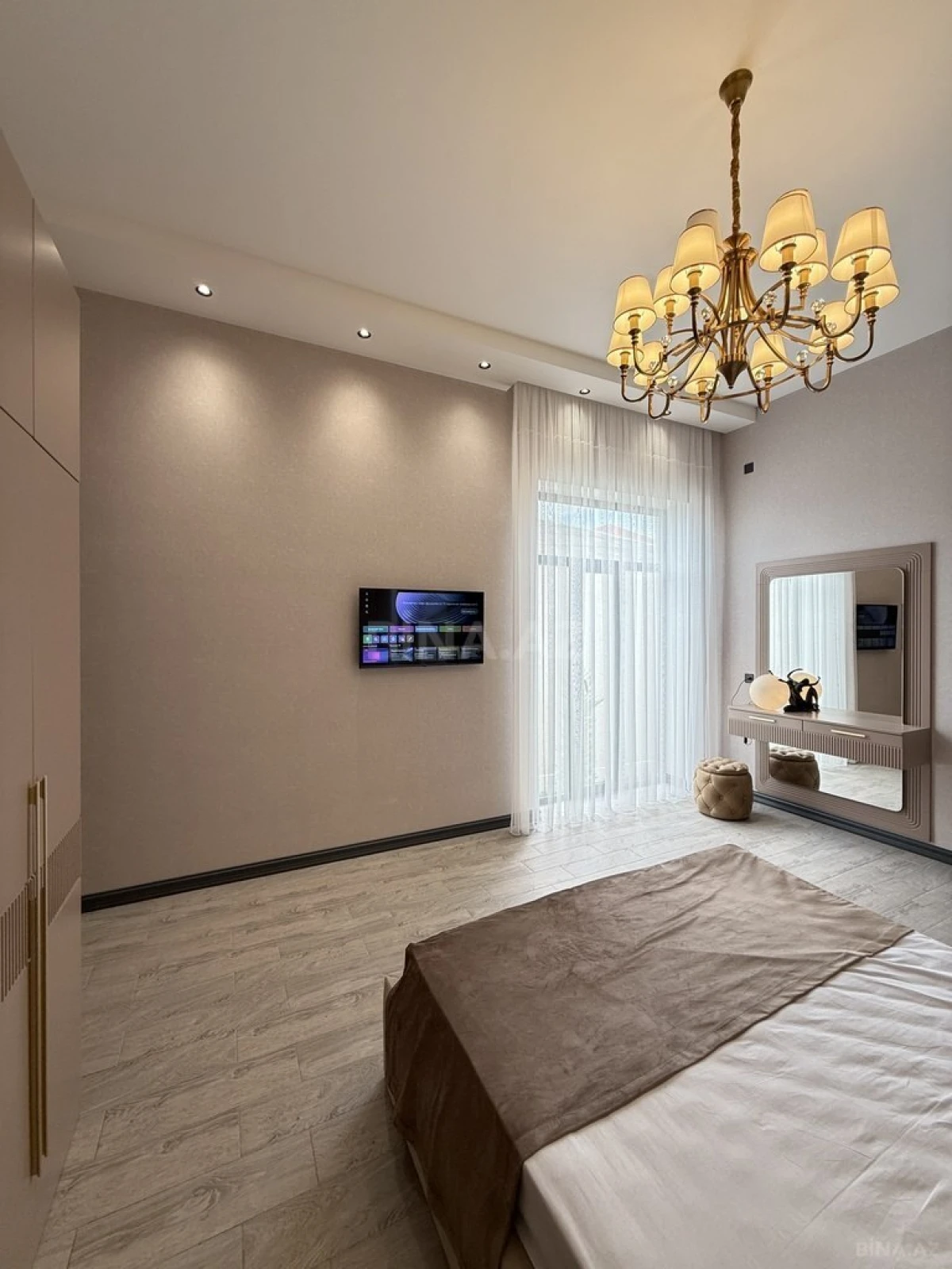 Satılır 5 otaqlı həyət evi 400 m²