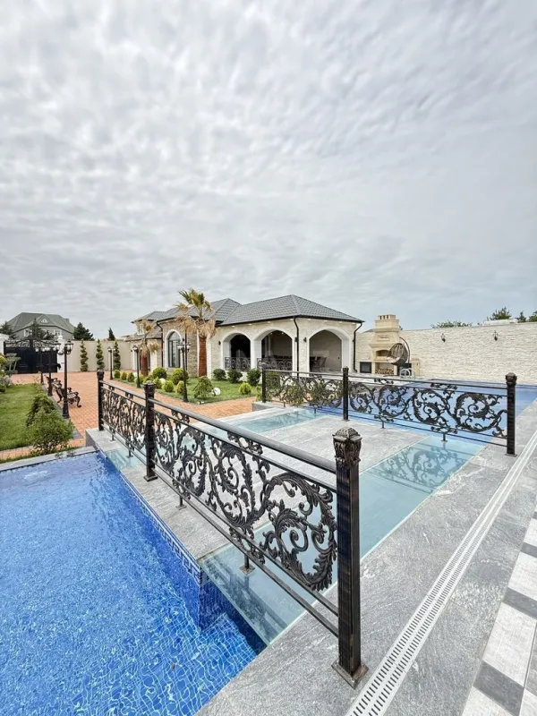 Satılır 5 otaqlı həyət evi 400 m²