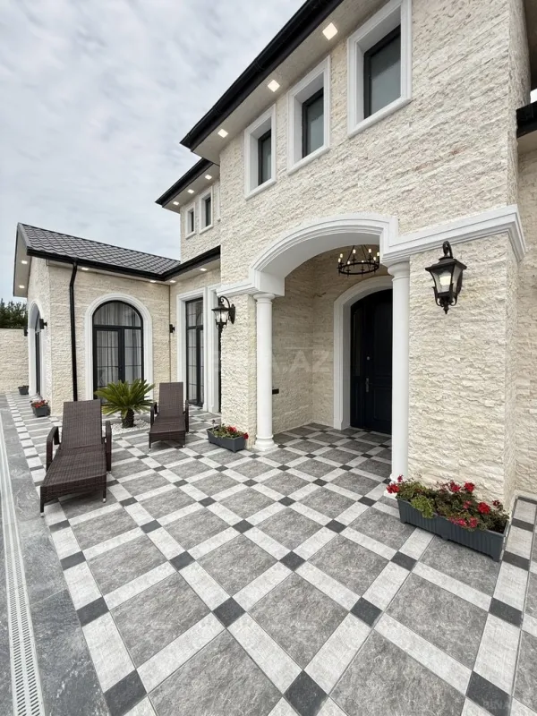 Satılır 5 otaqlı həyət evi 400 m²