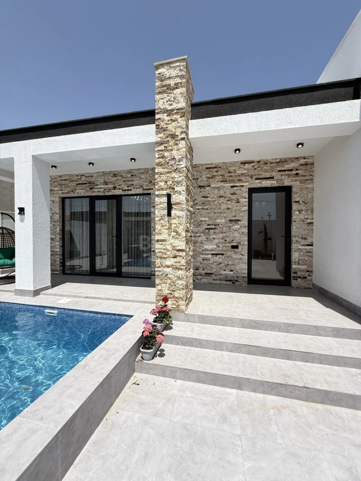Satılır 4 otaqlı həyət evi 165 m²