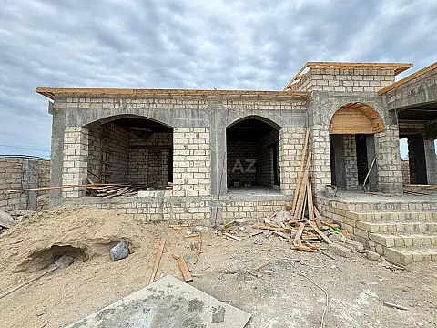 Satılır 5 otaqlı həyət evi 230 m²