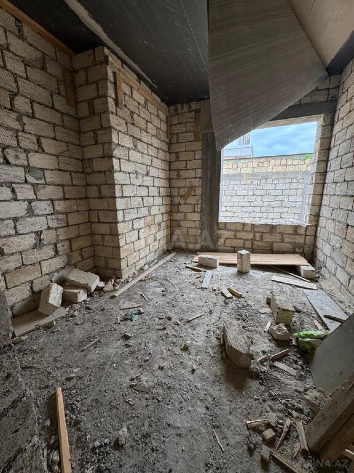 Satılır 5 otaqlı həyət evi 230 m²