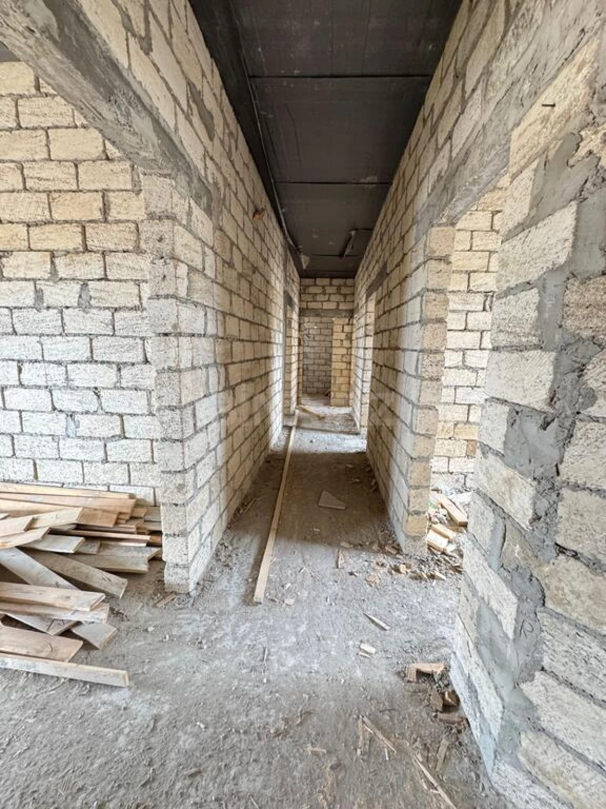 Satılır 5 otaqlı həyət evi 230 m²