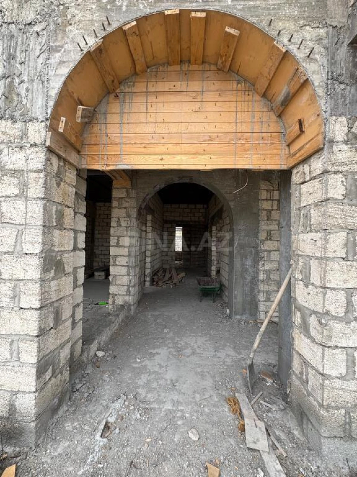 Satılır 5 otaqlı həyət evi 230 m²