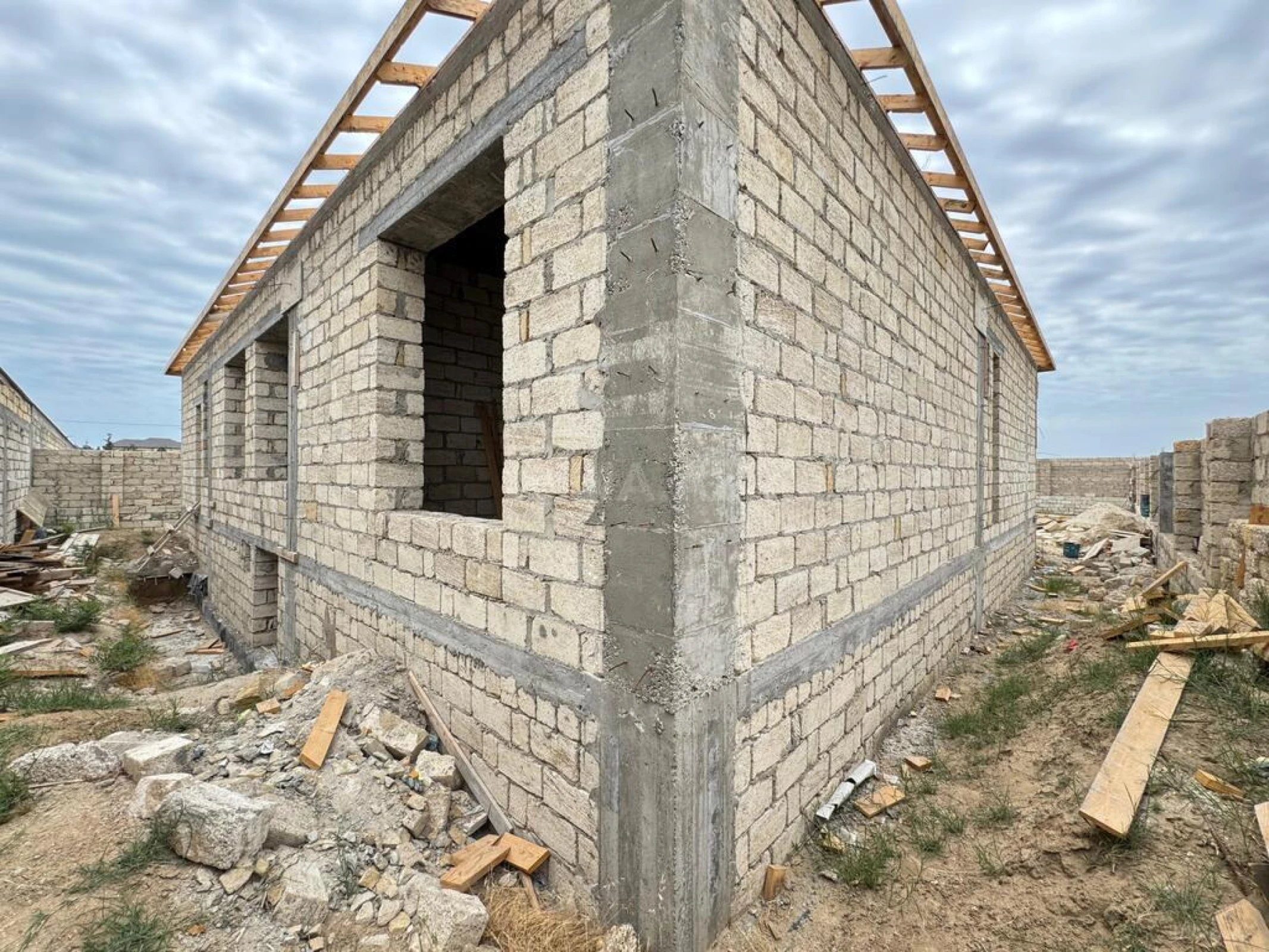 Satılır 5 otaqlı həyət evi 230 m²