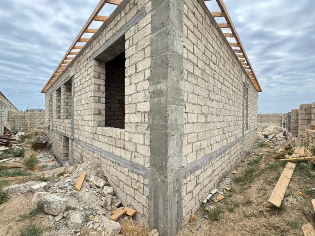 Satılır 5 otaqlı həyət evi 230 m²