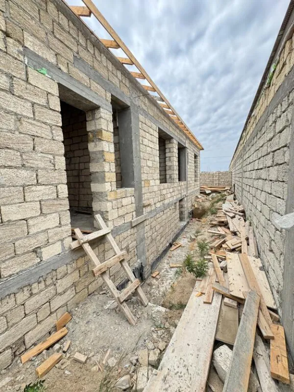 Satılır 5 otaqlı həyət evi 230 m²