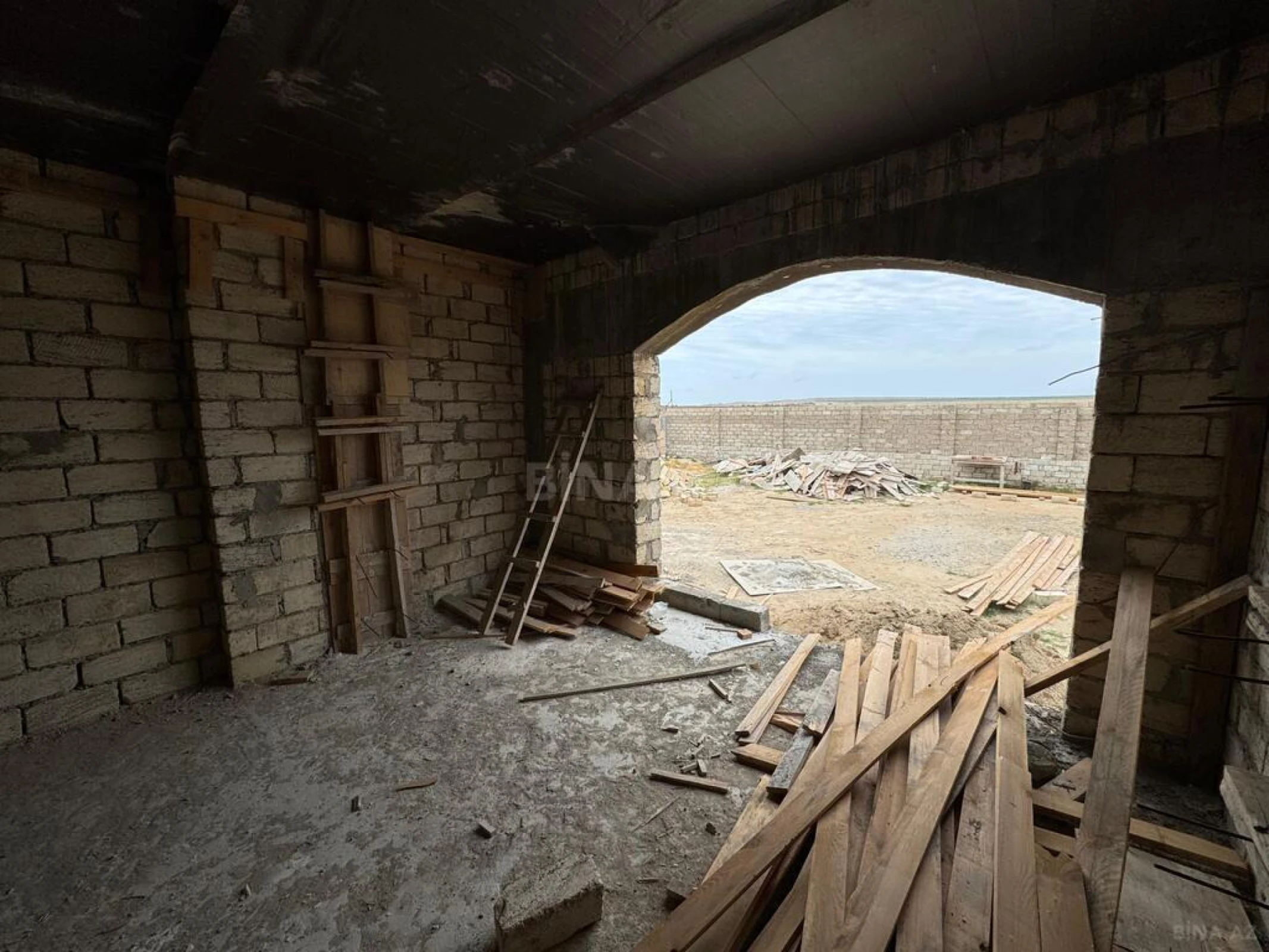 Satılır 5 otaqlı həyət evi 230 m²