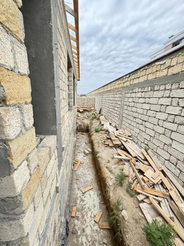 Satılır 5 otaqlı həyət evi 230 m²