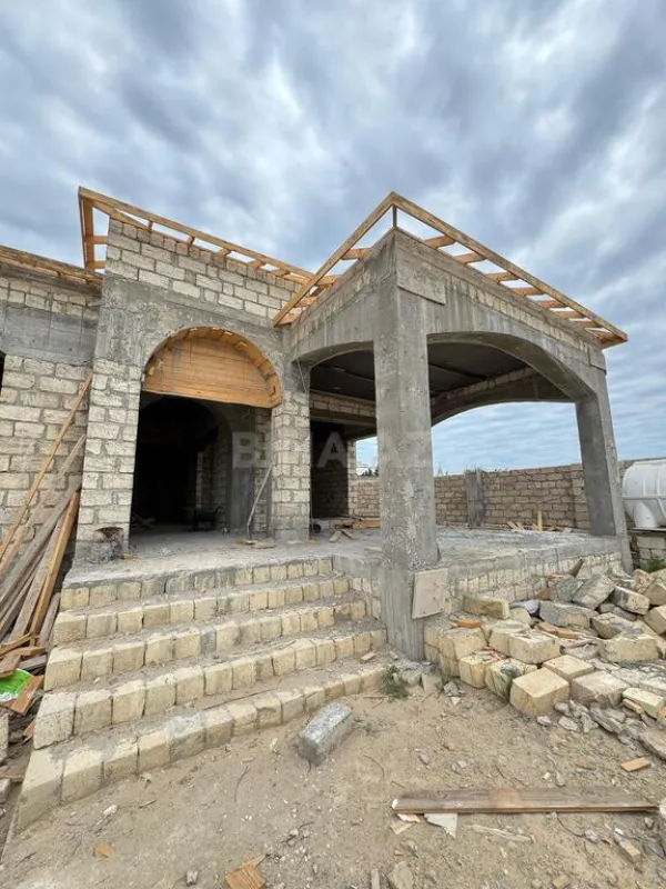 Satılır 5 otaqlı həyət evi 230 m²