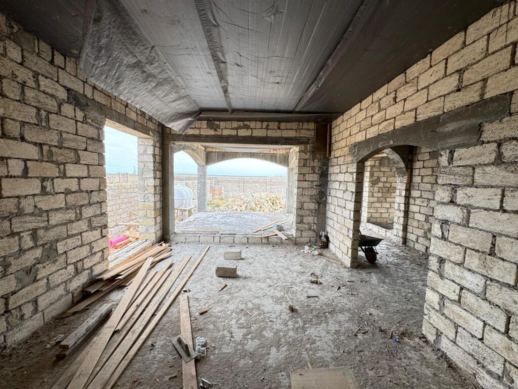 Satılır 5 otaqlı həyət evi 230 m²